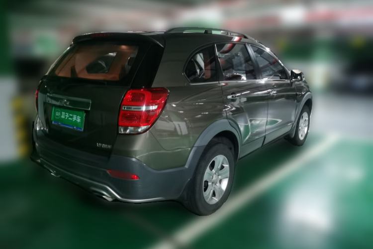 Used Chevrolet Captiva 2015 2.4L Two-Wheel Drive Urban Version 7 Seats Rear Right 45 Deg
