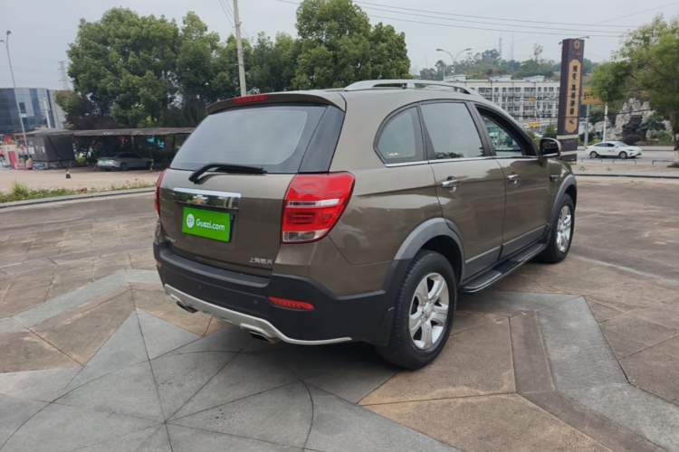 Used Chevrolet Captiva 2015 2.4L Two-Wheel Drive Urban Version 7 Seats Rear Right 45 Deg