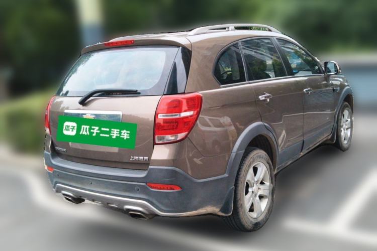 Used Chevrolet Captiva 2015 2.4L Two-Wheel Drive Urban Version 7 Seats Rear Right 45 Deg