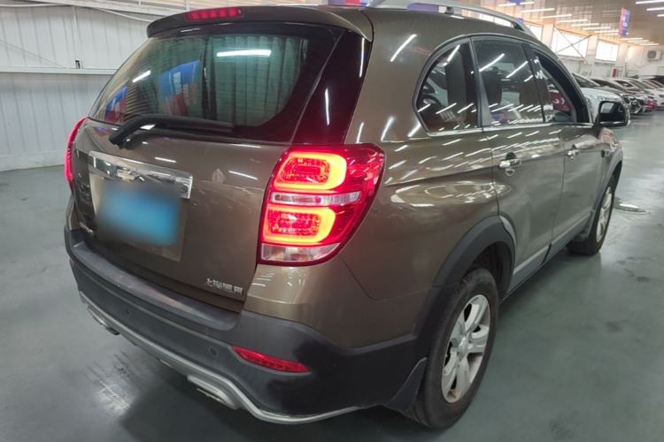 Used Chevrolet Captiva 2015 2.4L Two-Wheel Drive Urban Version 7 Seats Rear Right 45 Deg