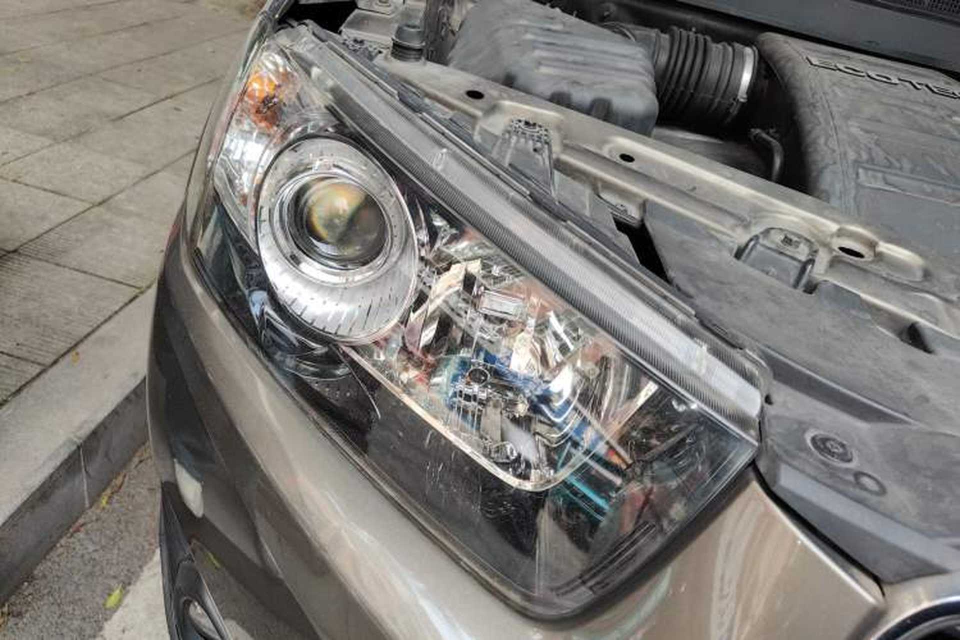 Used Chevrolet Captiva 2015 2.4L 4x4 Flagship Edition 7-Seater Right Front Headlight