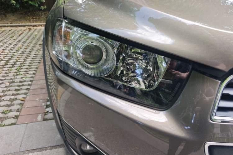 Used Chevrolet Captiva 2015 2.4L Two-Wheel Drive Urban Version 7 Seats Right Front Headlight