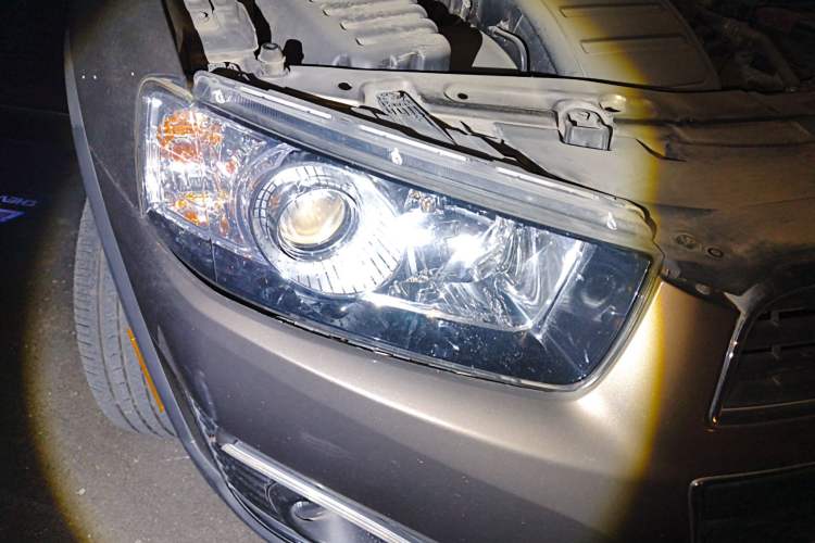 Used Chevrolet Captiva 2015 2.4L Two-Wheel Drive Urban Version 7 Seats Right Front Headlight
