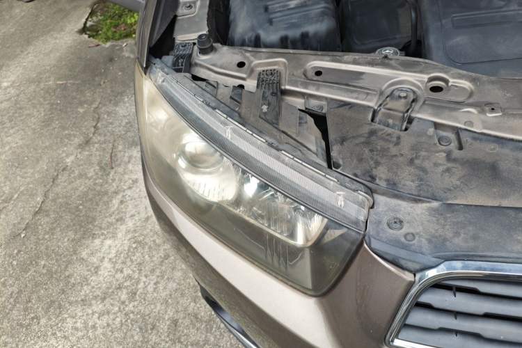 Used Chevrolet Captiva 2015 2.4L 4x4 Flagship Edition 7-Seater Right Front Headlight