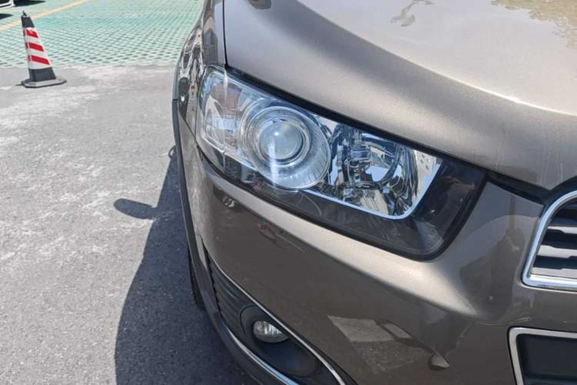 Used Chevrolet Captiva 2015 2.4L 4x4 Flagship Edition 7-Seater Right Front Headlight