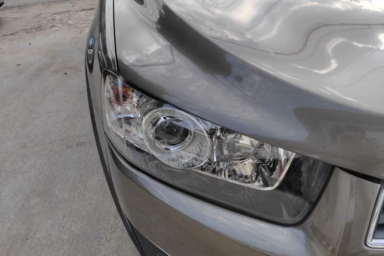 Used Chevrolet Captiva 2015 2.4L 4x4 Flagship Edition 7-Seater Right Front Headlight
