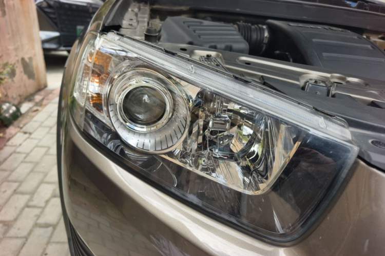 Used Chevrolet Captiva 2015 2.4L 4x4 Flagship Edition 7-Seater Right Front Headlight