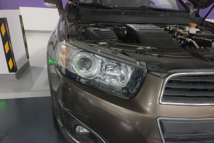 Used Chevrolet Captiva 2015 2.4L 4x4 Flagship Edition 7-Seater Right Front Headlight