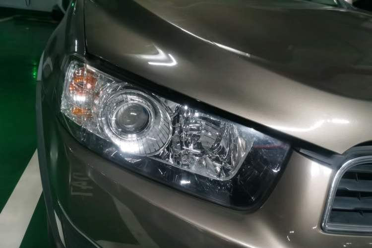 Used Chevrolet Captiva 2015 2.4L Two-Wheel Drive Urban Version 7 Seats Right Front Headlight