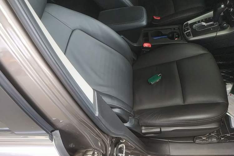 Used Chevrolet Captiva 2015 2.4L 4x4 Flagship Edition 7-Seater Right Front Seat