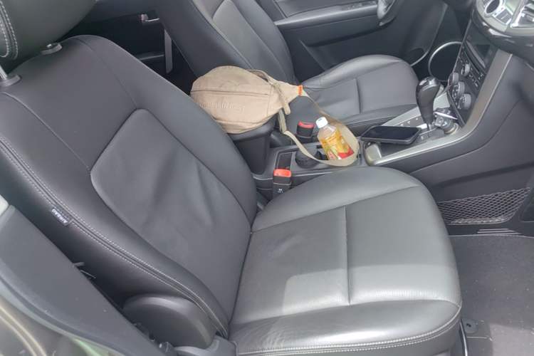 Used Chevrolet Captiva 2015 2.4L Two-Wheel Drive Urban Version 7 Seats Right Front Seat