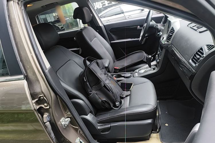 Used Chevrolet Captiva 2015 2.4L Two-Wheel Drive Urban Version 7 Seats Right Front Seat