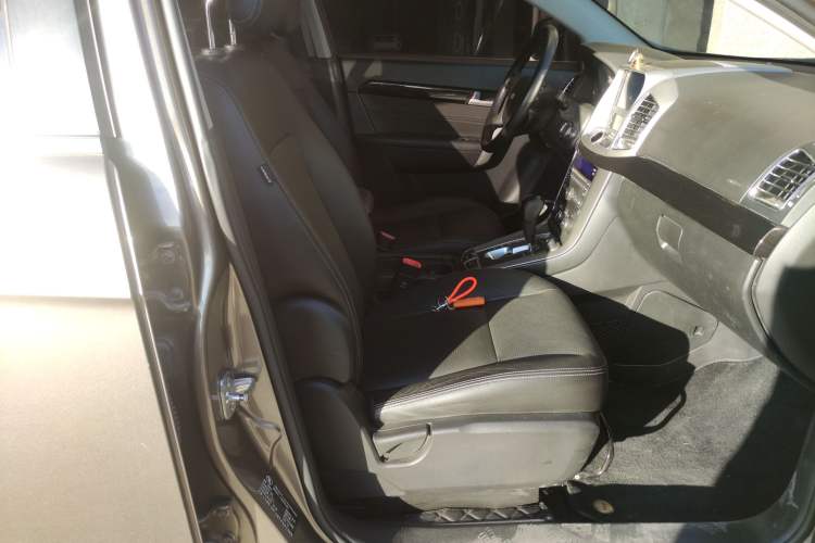 Used Chevrolet Captiva 2015 2.4L 4x4 Flagship Edition 7-Seater Right Front Seat