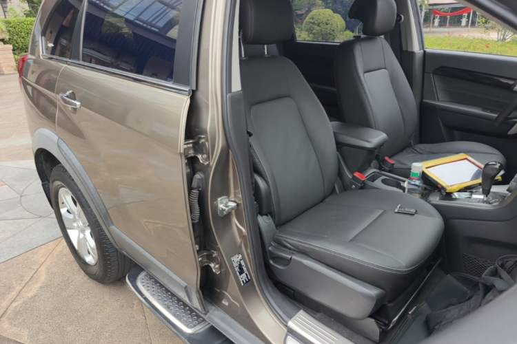 Used Chevrolet Captiva 2015 2.4L Two-Wheel Drive Urban Version 7 Seats Right Front Seat
