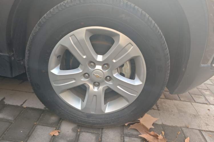 Used Chevrolet Captiva 2015 2.4L Two-Wheel Drive Urban Version 5 Seats Right Front Wheel Hub