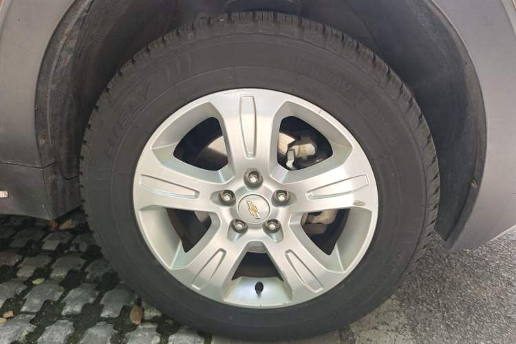 Used Chevrolet Captiva 2015 2.4L Two-Wheel Drive Urban Version 7 Seats Right Front Wheel Hub