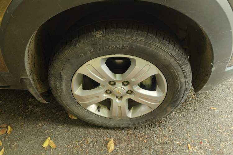 Used Chevrolet Captiva 2015 2.4L Two-Wheel Drive Urban Version 7 Seats Right Front Wheel Hub