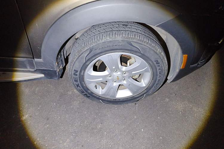 Used Chevrolet Captiva 2015 2.4L Two-Wheel Drive Urban Version 7 Seats Right Front Wheel Hub