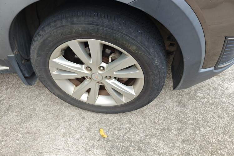 Used Chevrolet Captiva 2015 2.4L 4x4 Flagship Edition 7-Seater Right Front Wheel Hub