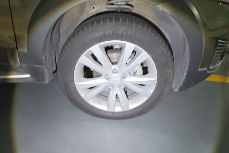Used Chevrolet Captiva 2015 2.4L 4x4 Flagship Edition 7-Seater Right Front Wheel Hub