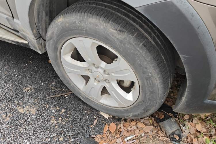 Used Chevrolet Captiva 2015 2.4L Two-Wheel Drive Urban Version 7 Seats Right Front Wheel Hub