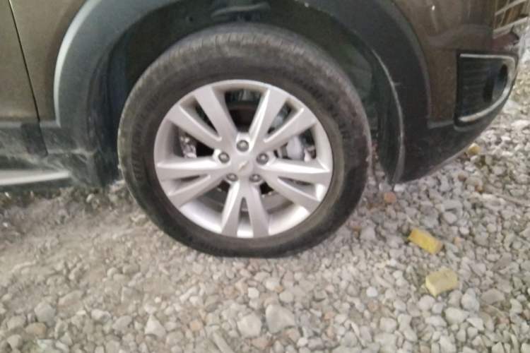 Used Chevrolet Captiva 2015 2.4L 4x4 Flagship Edition 7-Seater Right Front Wheel Hub