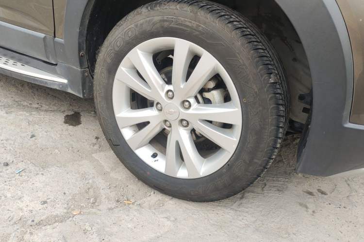 Used Chevrolet Captiva 2015 2.4L 4x4 Flagship Edition 7-Seater Right Front Wheel Hub