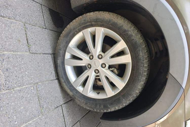 Used Chevrolet Captiva 2015 2.4L 4x4 Flagship Edition 7-Seater Right Front Wheel Hub