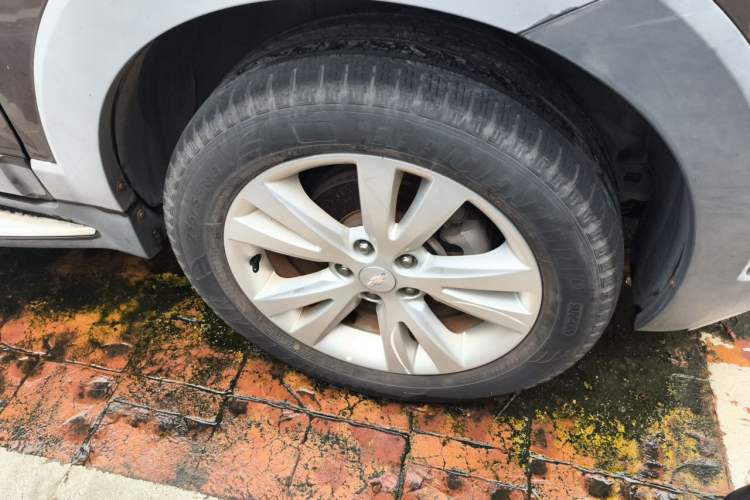 Used Chevrolet Captiva 2015 2.4L 4x4 Flagship Edition 7-Seater Right Front Wheel Hub