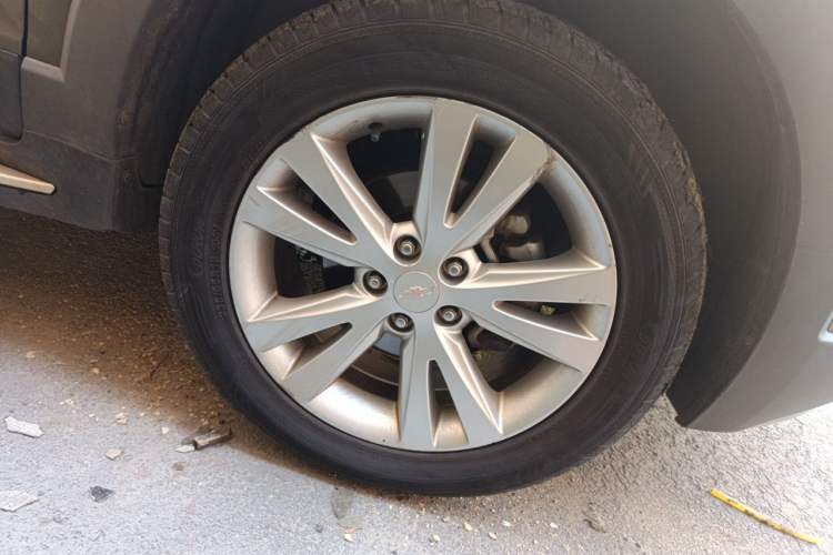 Used Chevrolet Captiva 2015 2.4L 4x4 Flagship Edition 7-Seater Right Front Wheel Hub