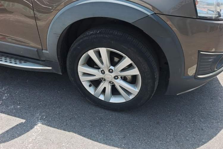 Used Chevrolet Captiva 2015 2.4L 4x4 Flagship Edition 7-Seater Right Front Wheel Hub