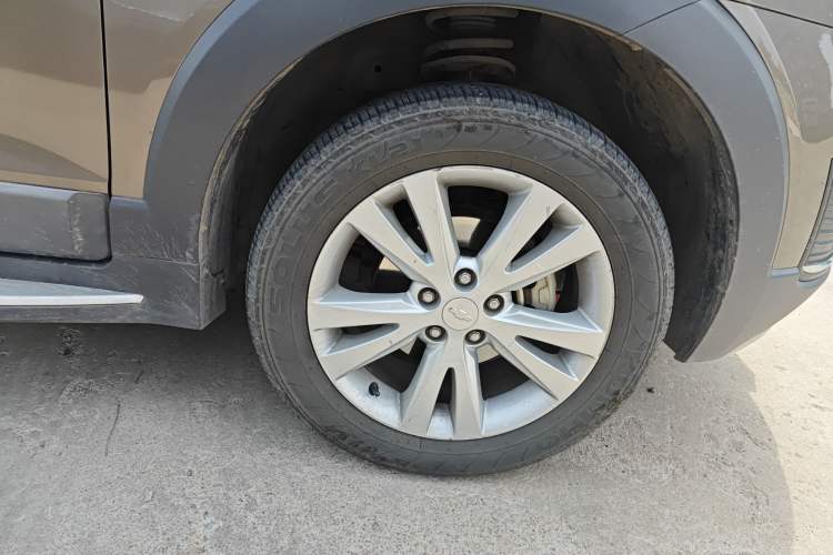 Used Chevrolet Captiva 2015 2.4L 4x4 Flagship Edition 7-Seater Right Front Wheel Hub