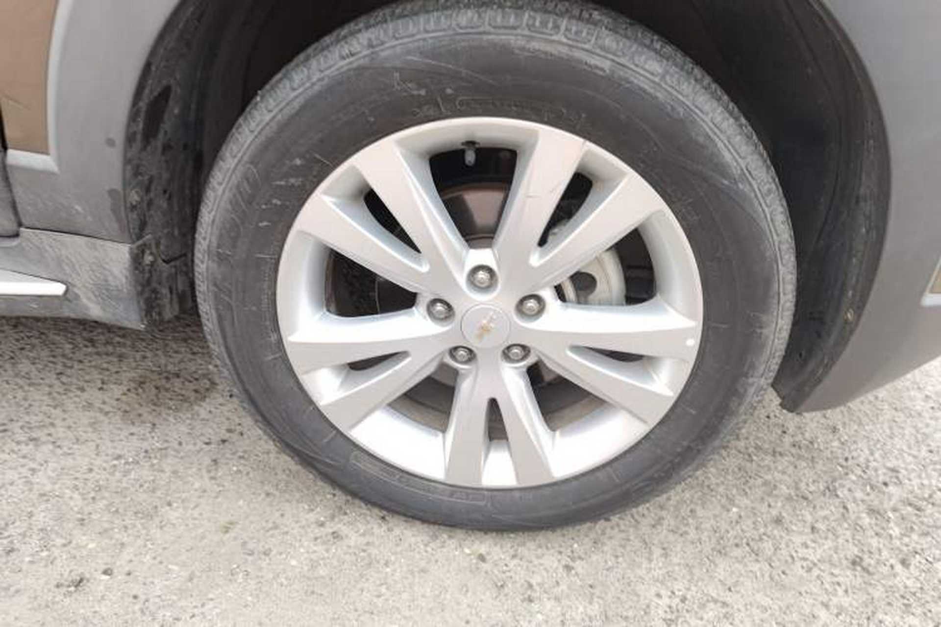 Used Chevrolet Captiva 2015 2.4L 4x4 Flagship Edition 7-Seater Right Front Wheel Hub