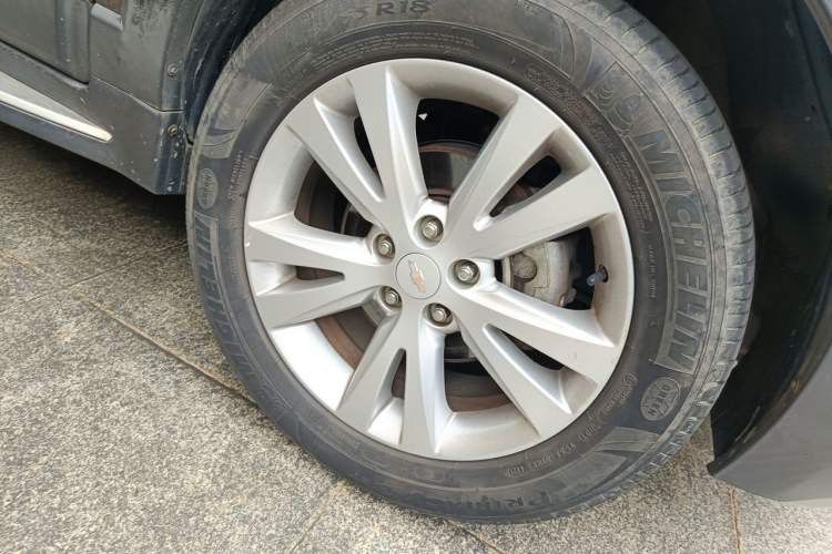 Used Chevrolet Captiva 2015 2.4L 4x4 Flagship Edition 7-Seater Right Front Wheel Hub