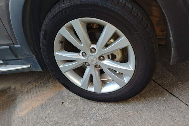 Used Chevrolet Captiva 2015 2.4L 4x4 Flagship Edition 7-Seater Right Front Wheel Hub