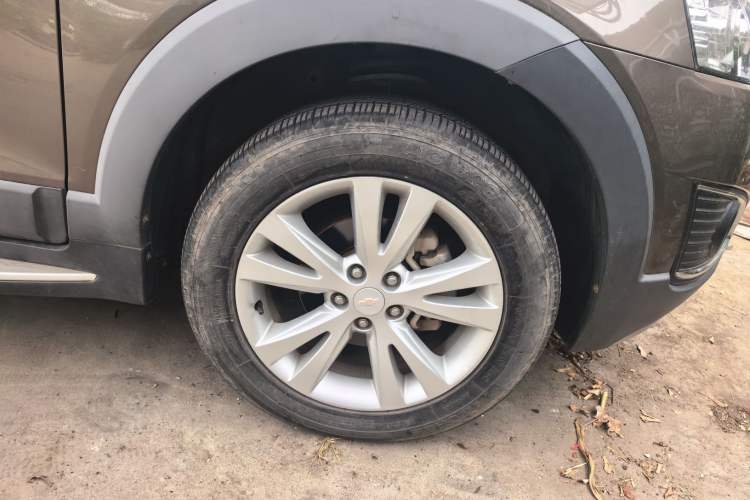 Used Chevrolet Captiva 2015 2.4L 4x4 Flagship Edition 7-Seater Right Front Wheel Hub