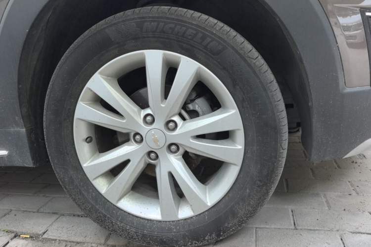 Used Chevrolet Captiva 2015 2.4L 4x4 Flagship Edition 7-Seater Right Front Wheel Hub