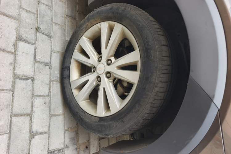 Used Chevrolet Captiva 2015 2.4L 4x4 Flagship Edition 7-Seater Right Front Wheel Hub