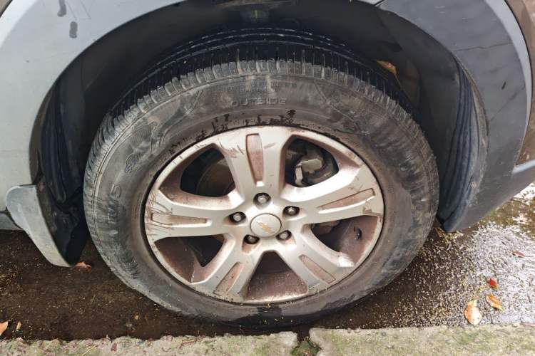 Used Chevrolet Captiva 2015 2.4L Two-Wheel Drive Urban Version 7 Seats Right Front Wheel Hub