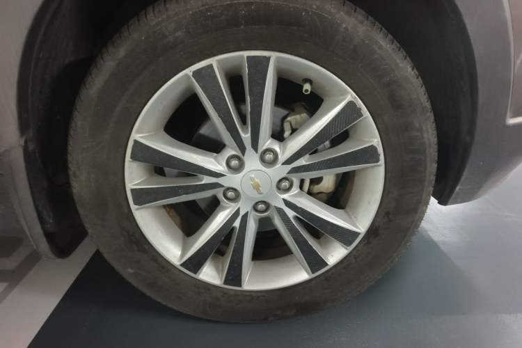 Used Chevrolet Captiva 2015 2.4L 4x4 Flagship Edition 7-Seater Right Front Wheel Hub