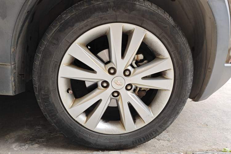 Used Chevrolet Captiva 2015 2.4L 4x4 Flagship Edition 7-Seater Right Front Wheel Hub
