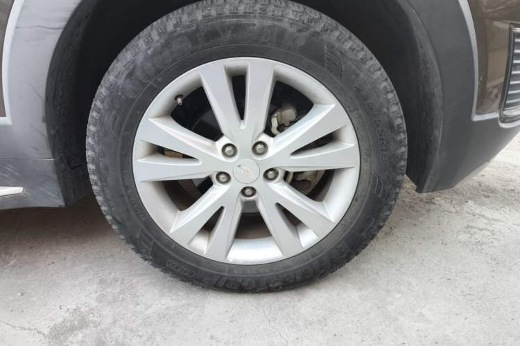Used Chevrolet Captiva 2015 2.4L 4x4 Flagship Edition 7-Seater Right Front Wheel Hub