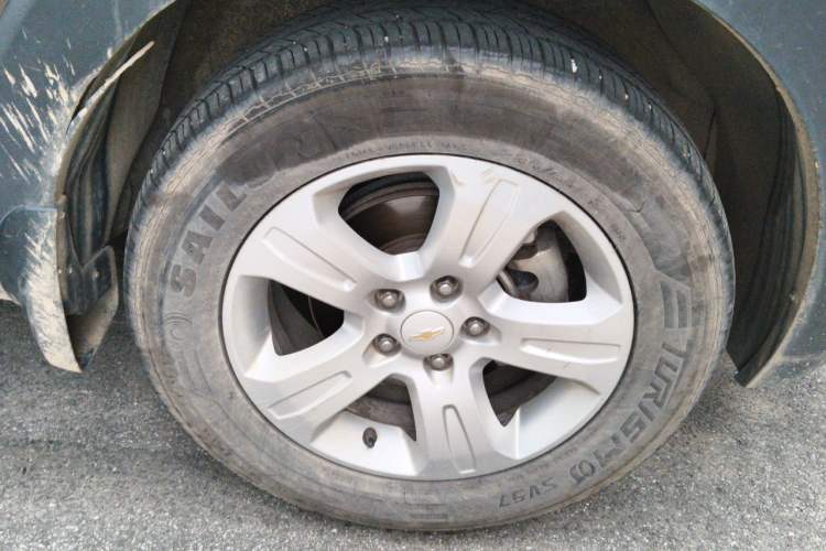 Used Chevrolet Captiva 2015 2.4L Two-Wheel Drive Urban Version 7 Seats Right Front Wheel Hub