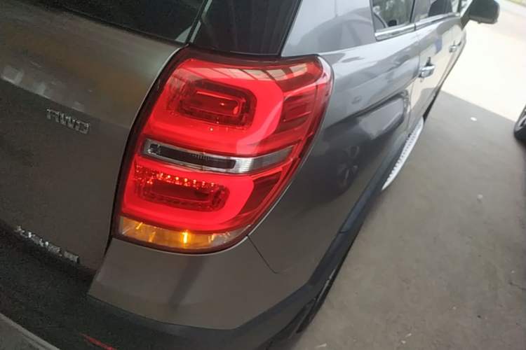 Used Chevrolet Captiva 2015 2.4L 4x4 Flagship Edition 7-Seater Right Rear Taillight