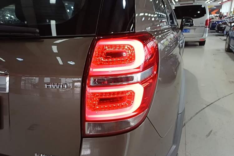 Used Chevrolet Captiva 2015 2.4L 4x4 Flagship Edition 7-Seater Right Rear Taillight