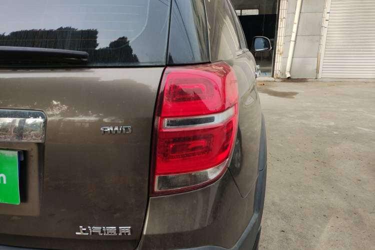 Used Chevrolet Captiva 2015 2.4L 4x4 Flagship Edition 7-Seater Right Rear Taillight