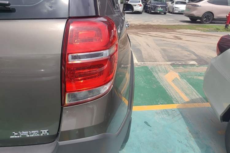 Used Chevrolet Captiva 2015 2.4L Two-Wheel Drive Urban Version 7 Seats Right Rear Taillight