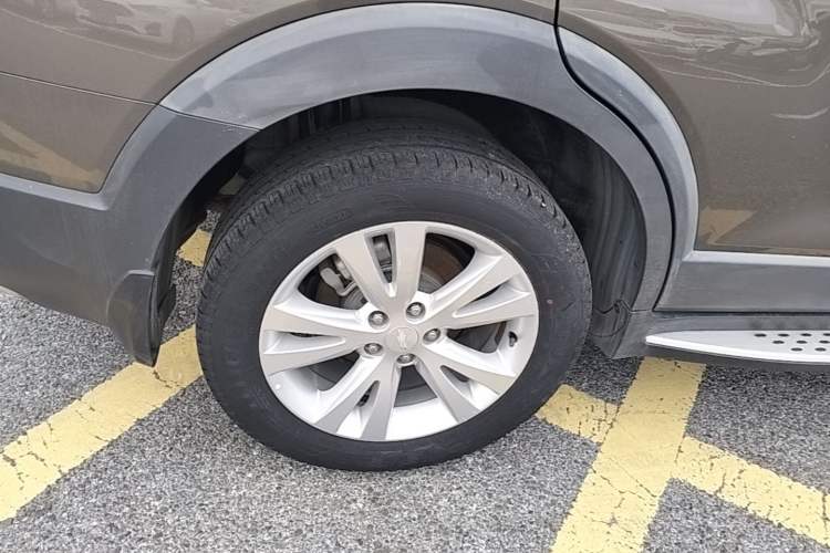 Used Chevrolet Captiva 2015 2.4L 4x4 Flagship Edition 7-Seater Right Rear Wheel Hub