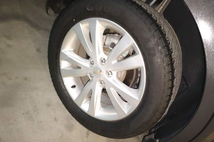 Used Chevrolet Captiva 2015 2.4L 4x4 Flagship Edition 7-Seater Right Rear Wheel Hub