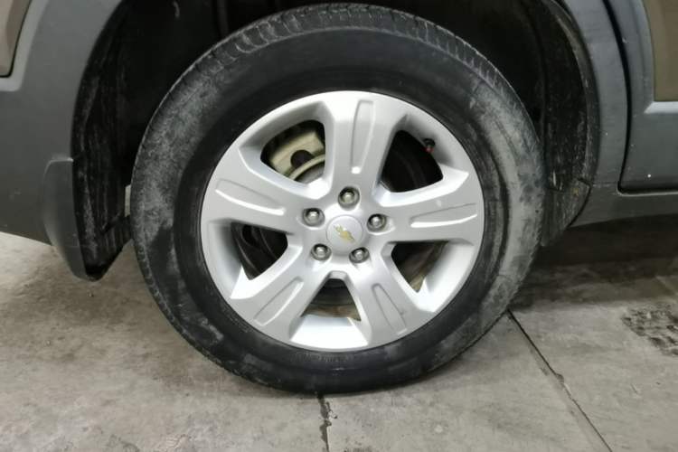 Used Chevrolet Captiva 2015 2.4L Two-Wheel Drive Urban Version 7 Seats Right Rear Wheel Hub